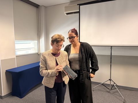 Agradecimiento de Grupo Impulso a una de las expositoras